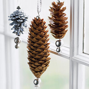 christmas-decoration-made-of-pinecones-window-decor-pretty-wind-chimes-craft-diy