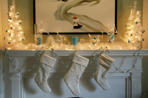 christmas-mantel-lights-decorations